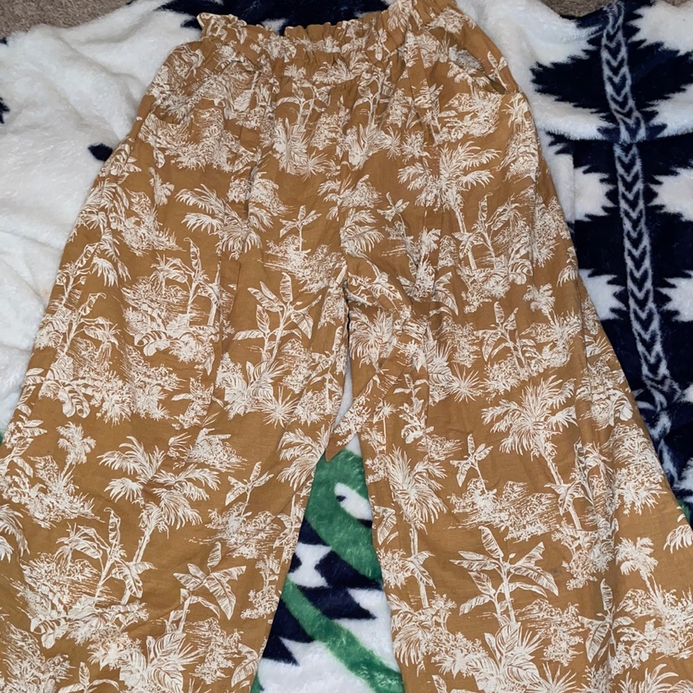 American Eagle Flowy Cropped Pants